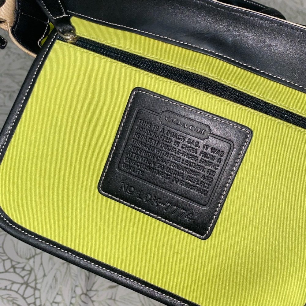 Coach Cream and Black Shoulder Bag with Structured Design - Picture 6 of 6